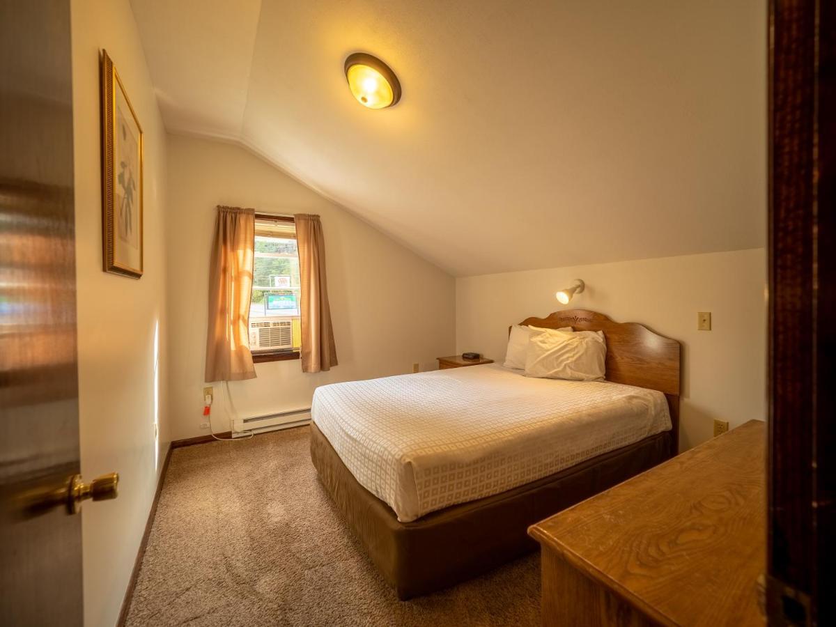 Lake 'N Pines Motel 库珀斯敦 外观 照片