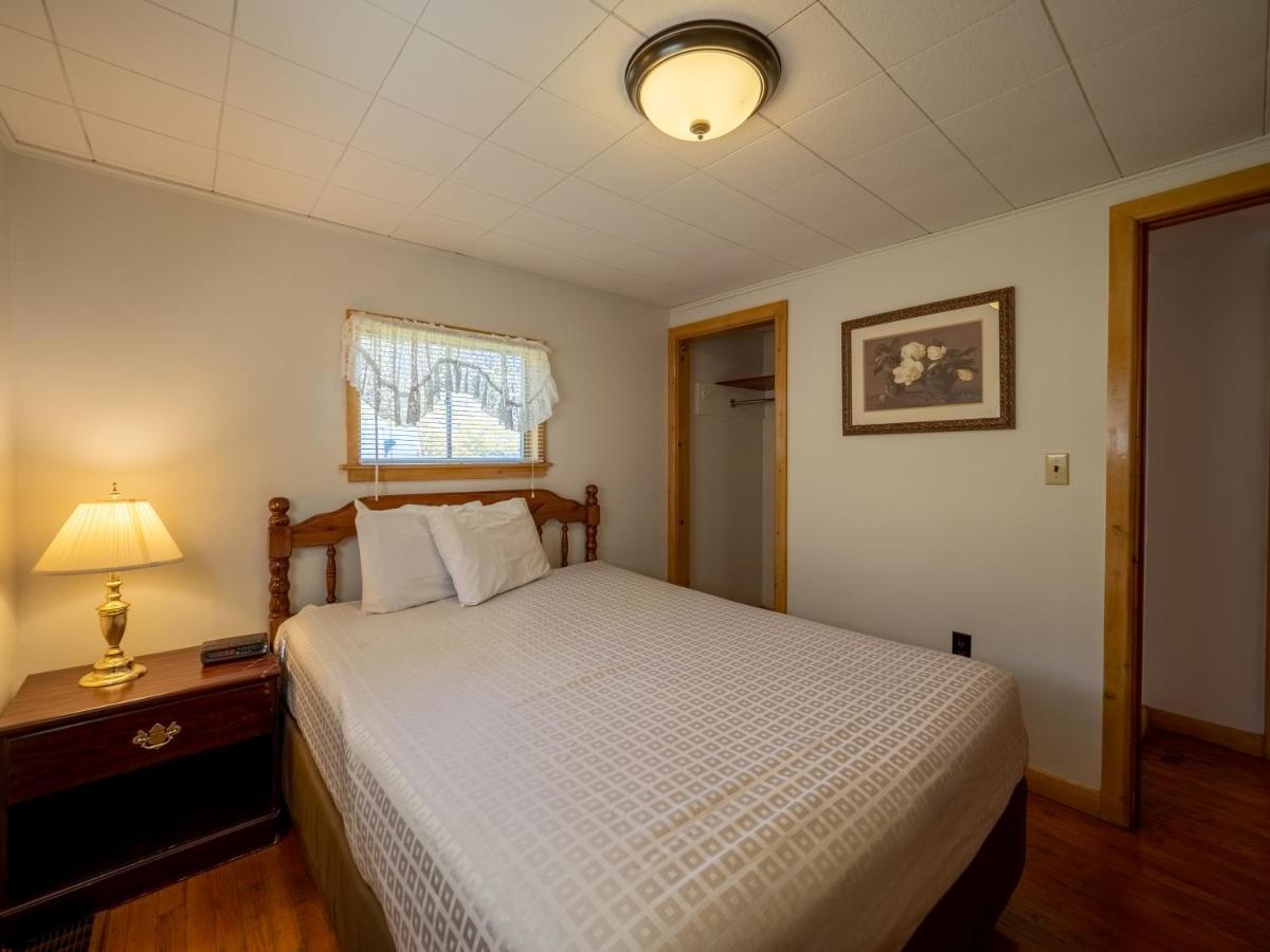 Lake 'N Pines Motel 库珀斯敦 外观 照片