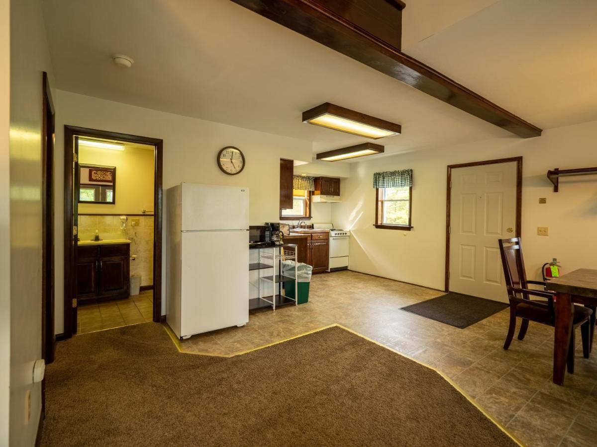 Lake 'N Pines Motel 库珀斯敦 外观 照片